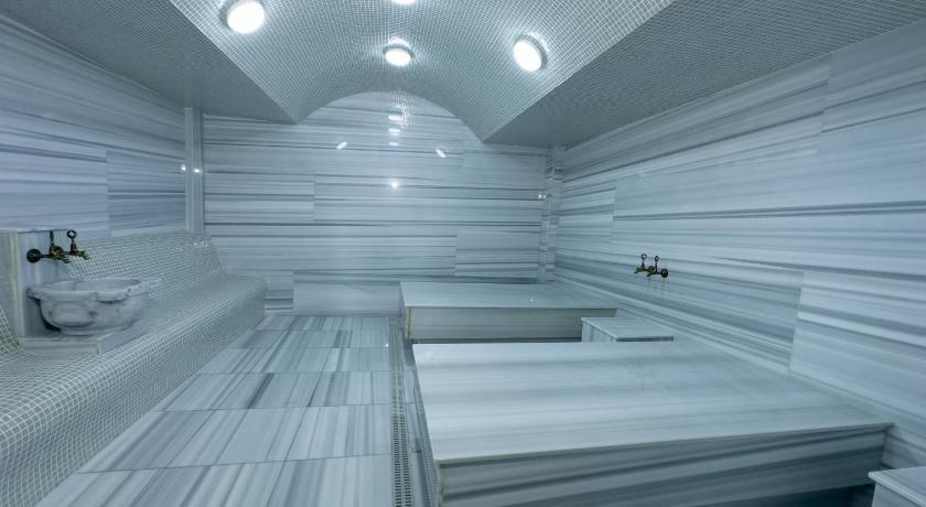 Leon Hotel Spa Ganja