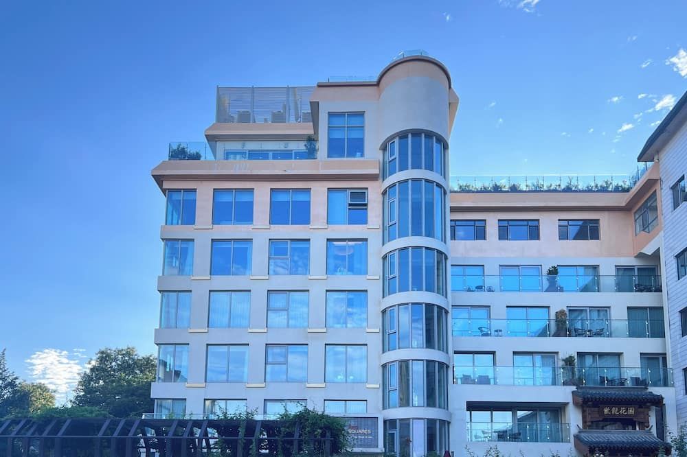 Purple Horse Hotel &beijing Hutong Designer Boutique Garden Hotel&french Window&close To The Forbidden City&tian'anmen&wangfujing&nanluogu Lane&lama Temple&360-Degree Viewing Terrace Bar&roof Swimming Pool&private Bathtub&laundry&gym&family Suite