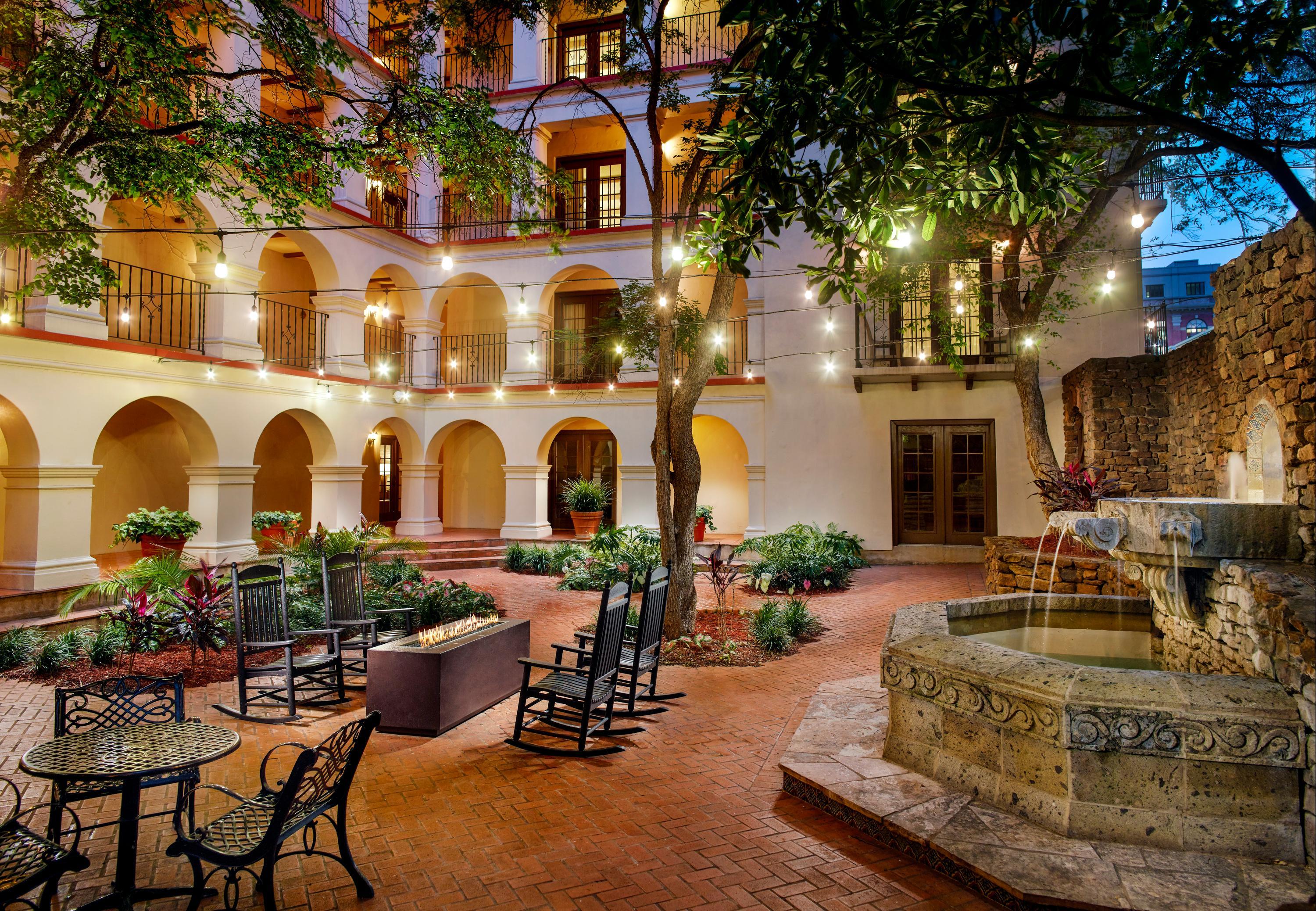 Hotels Near San Antonio River Walk