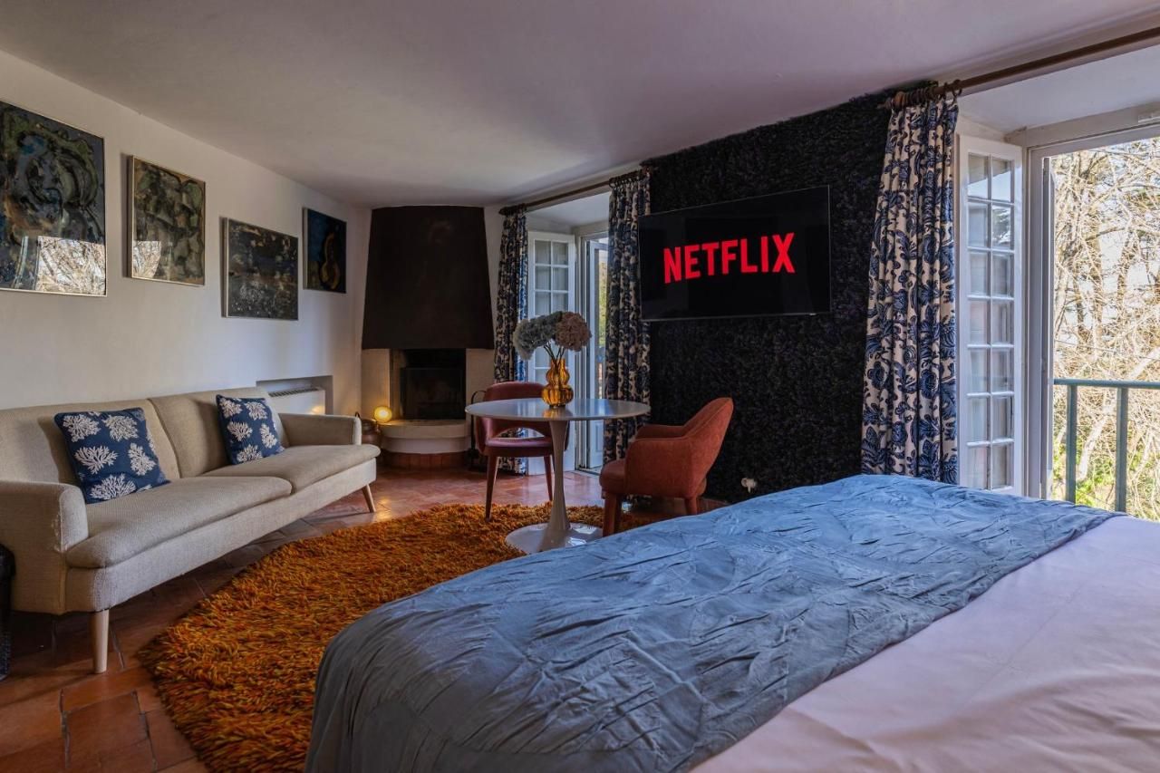 Sintra WOW - Unique double Smart Room in 17th century Palace! Hot tub, Snooker, BBQ, PS5, Sauna, Gym