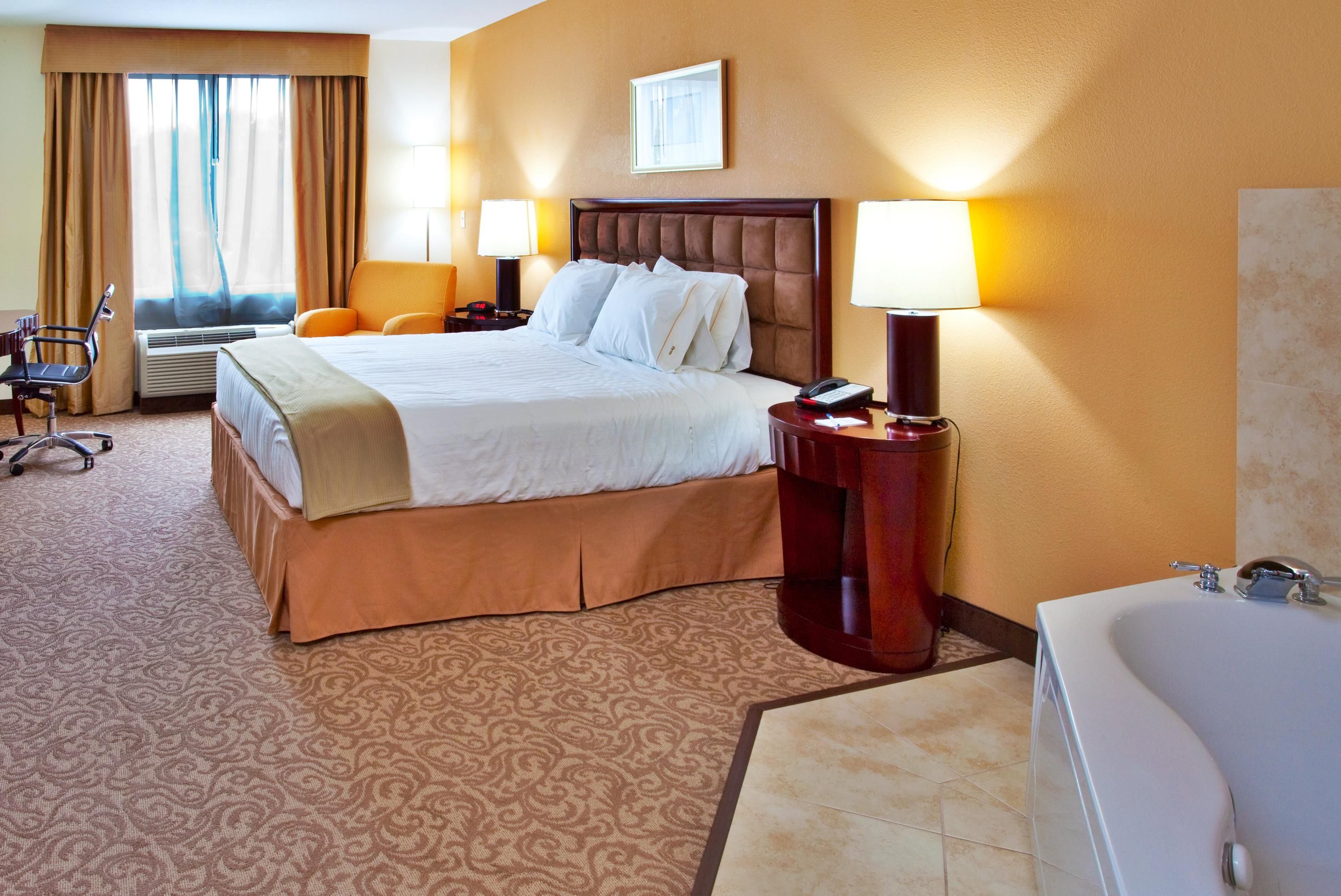 Holiday Inn Express Hotel & Suites Brooksville, Brooksville Compare Deals
