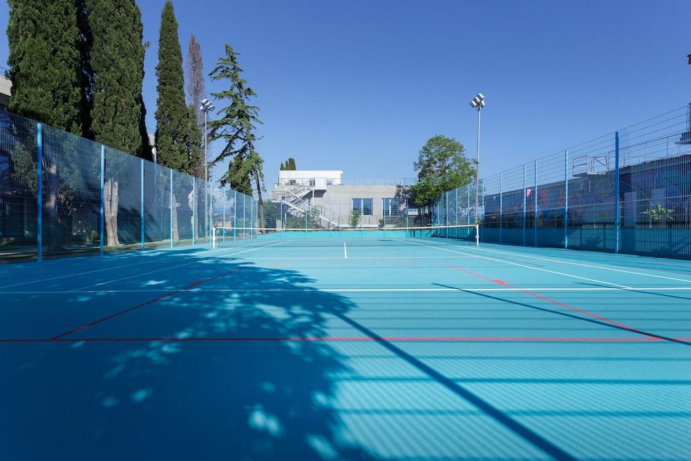 sembo-2066716-fc0c07-598966 Sport Inn Hotel