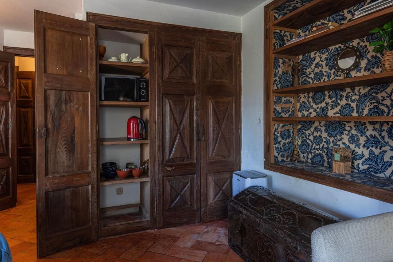 Sintra WOW - Unique double Smart Room in 17th century Palace! Hot tub, Snooker, BBQ, PS5, Sauna, Gym