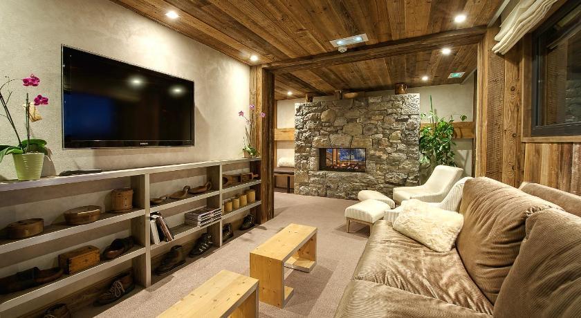 Hôtel-Chalet Les Ecureuils Jardin, Piscine & Sauna Etape Motos Garage Languedoc-Roussillon - Le Born visuel 5/5 Hôtel-Chalet Les Ecureuils Jardin, Piscine & Sauna Etape Motos Garage Languedoc-Roussillon - Le Born visuel 5/5