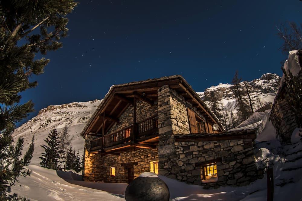 Chalet Val-d'Isère, 5 bedrooms, 12 persons Rhône-Alpes - Val-d'Isère visuel 4/5 Chalet Val-d'Isère, 5 bedrooms, 12 persons Rhône-Alpes - Val-d'Isère visuel 4/5