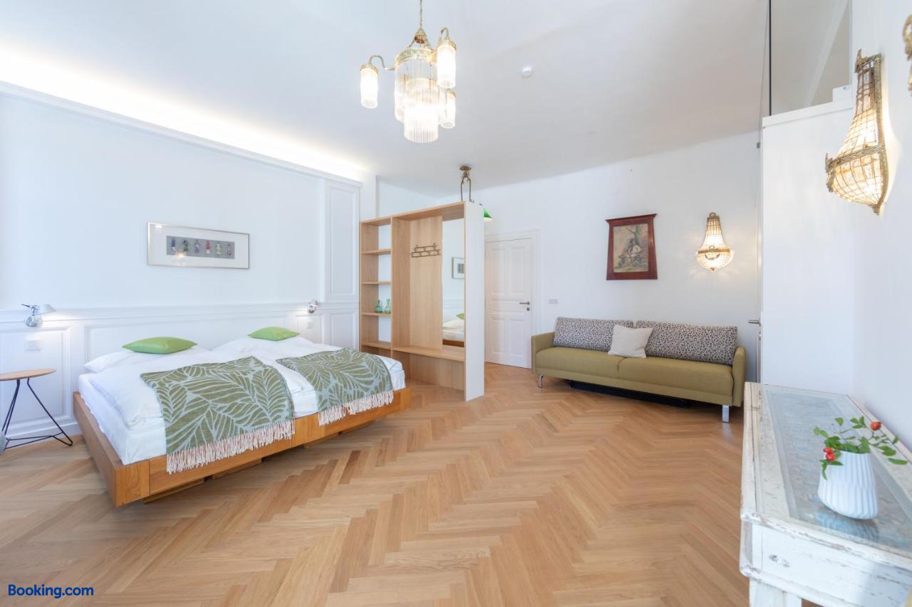 booking-555360-428501040-059667 Schloss Schönau