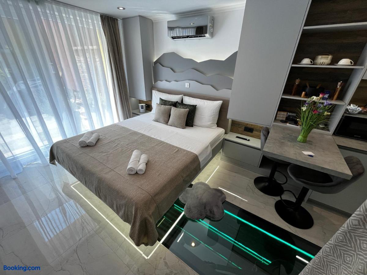 booking-1071692908-581567960-442043 La Luna Petite Suite Deluxe with Free Jacuzzi, Bikes & Covered Parking