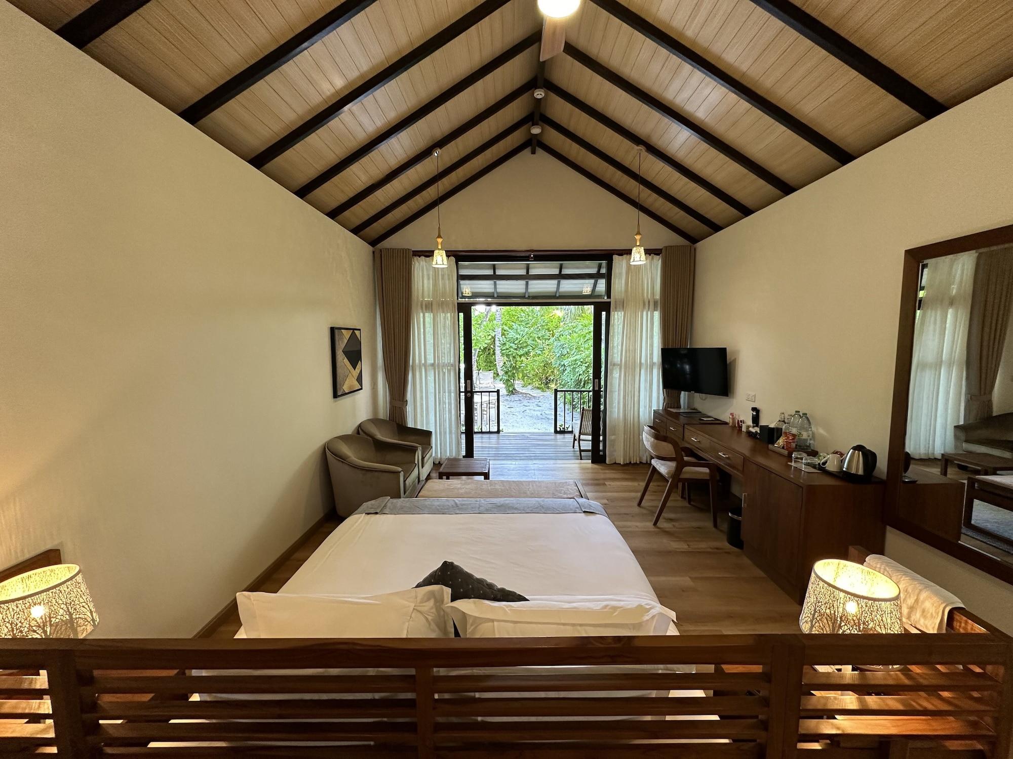 expedia_group-1070009250-642585-370667 Fiyavalhu Resort Maldives