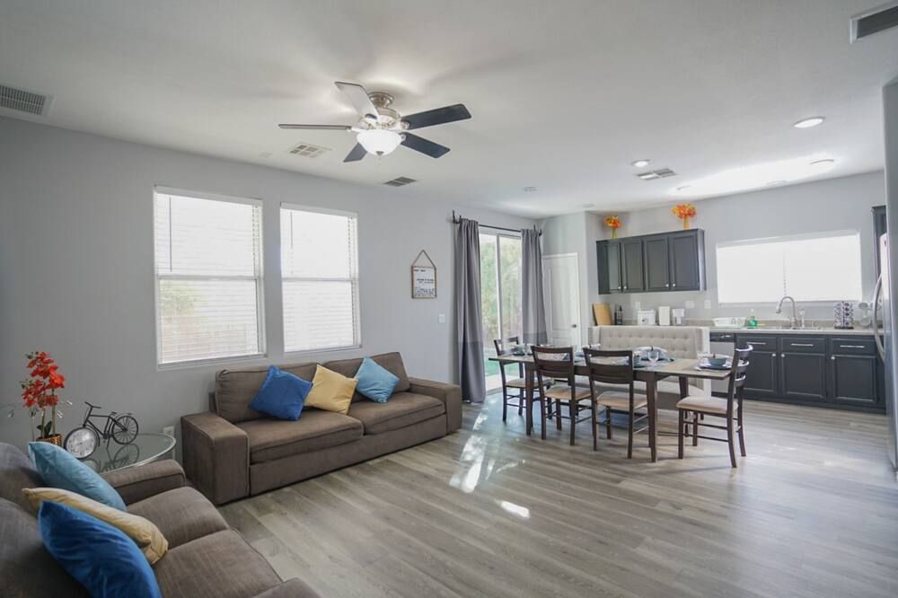 2400SqFt House 6beds 3bath Pool table BBQ