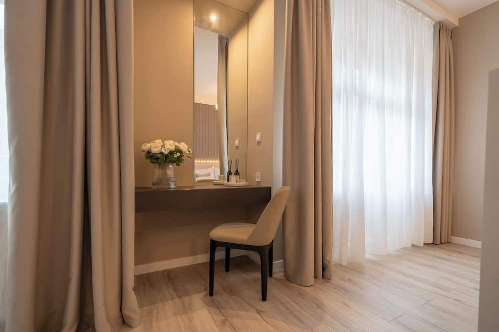 expedia_group-9633252-085811-926246 Karoly Boutique Suites, Best Location By Bqa