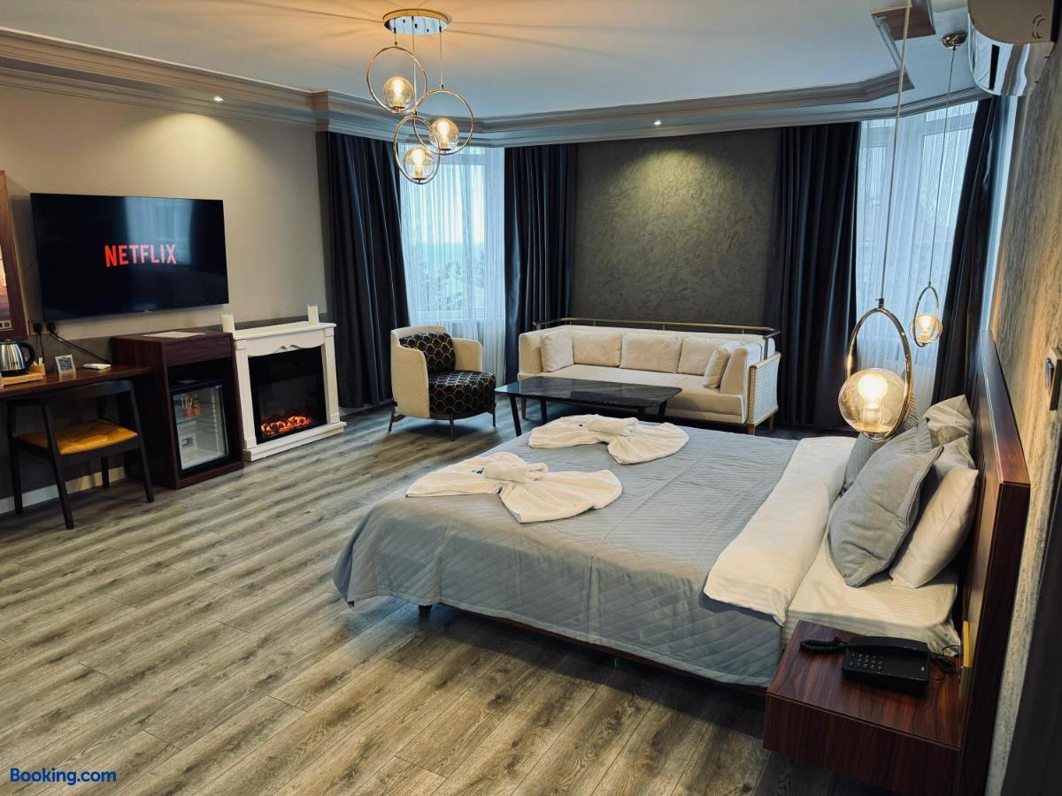 booking-1071604422-551992093-078593 Treekos Suite Hotel Istanbul Airport
