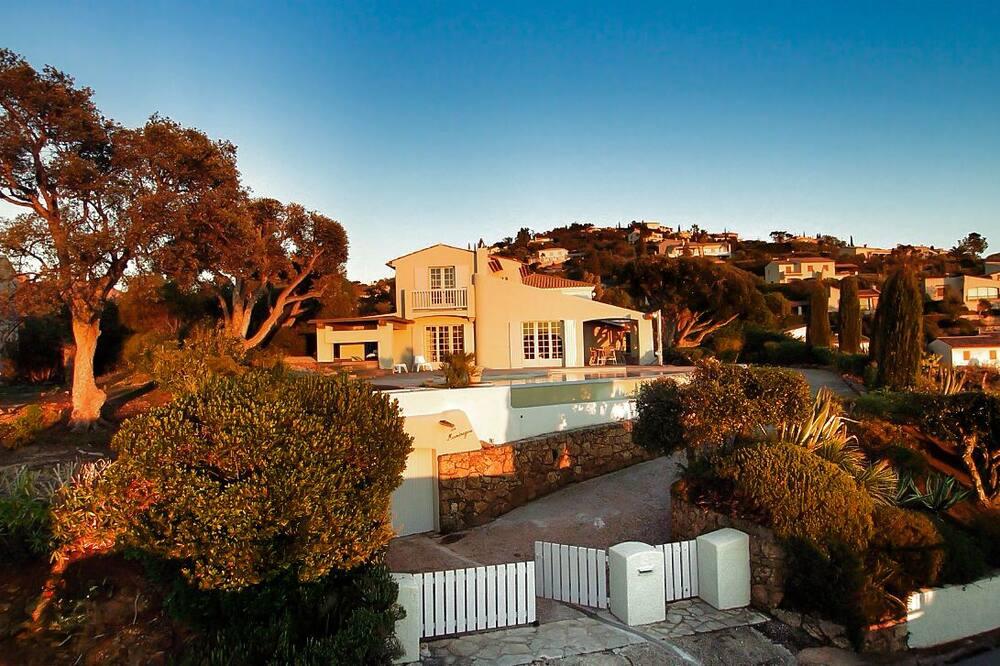 Villa With An Exceptional View Of The Sea And The Bay Of Agay Provence-Alpes-Côte d'Azur - Saint-Raphaël visuel 2/5 Villa With An Exceptional View Of The Sea And The Bay Of Agay Provence-Alpes-Côte d'Azur - Saint-Raphaël visuel 2/5