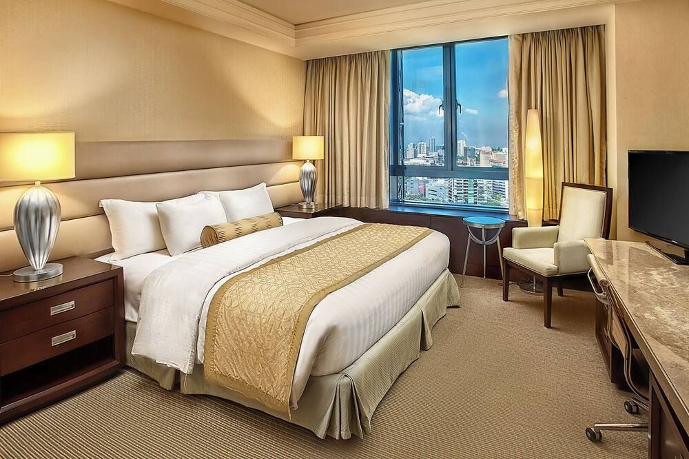 Crimson Hotel Filinvest City, Manila