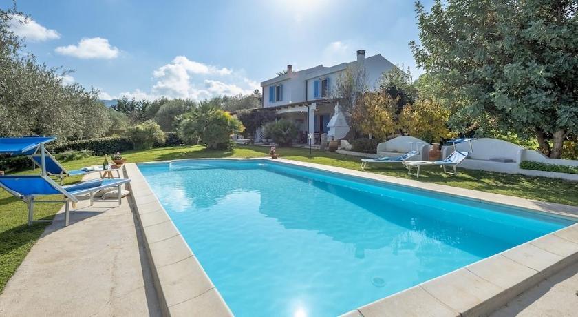 Alghero Villa Josephine con piscina e Parco per 8 ospiti Sardinië - Alghero visuel 2/5 Alghero Villa Josephine con piscina e Parco per 8 ospiti Sardinië - Alghero visuel 2/5