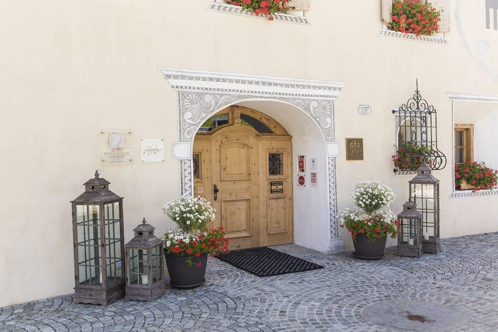 expedia_group-621900-3d6670cf-748915 In Lain Hotel Cadonau
