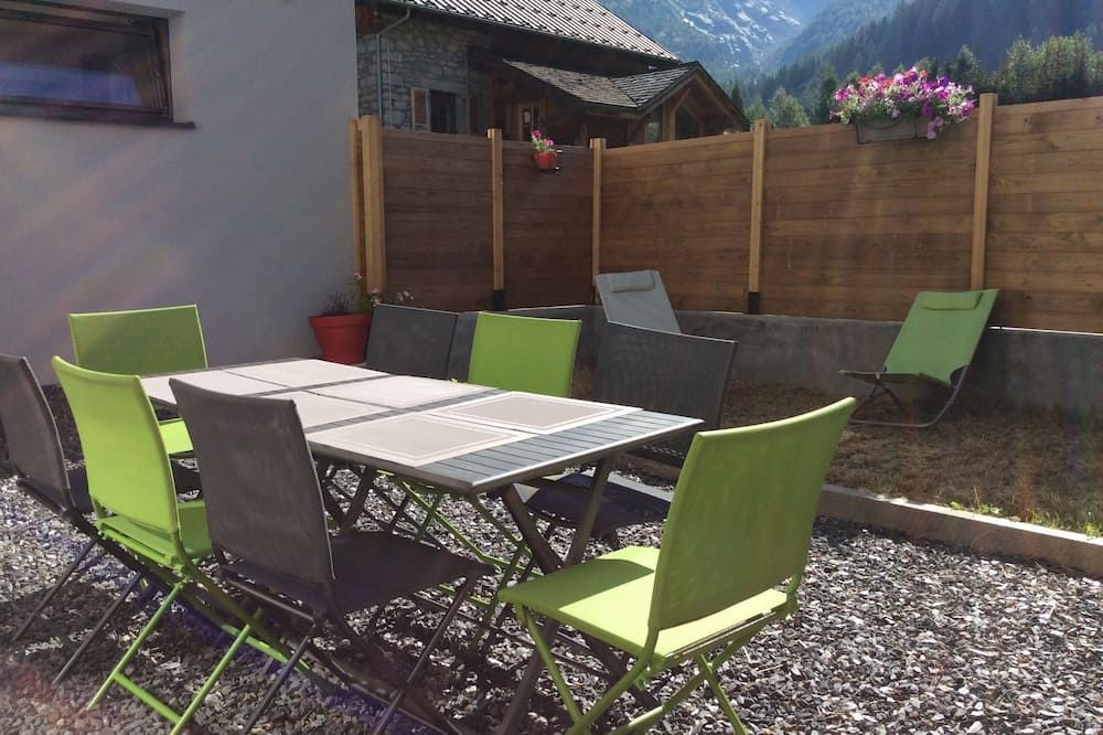 The Rachasses The Feet Of The Great Montets, Overlooking Mont Blanc For 8 People