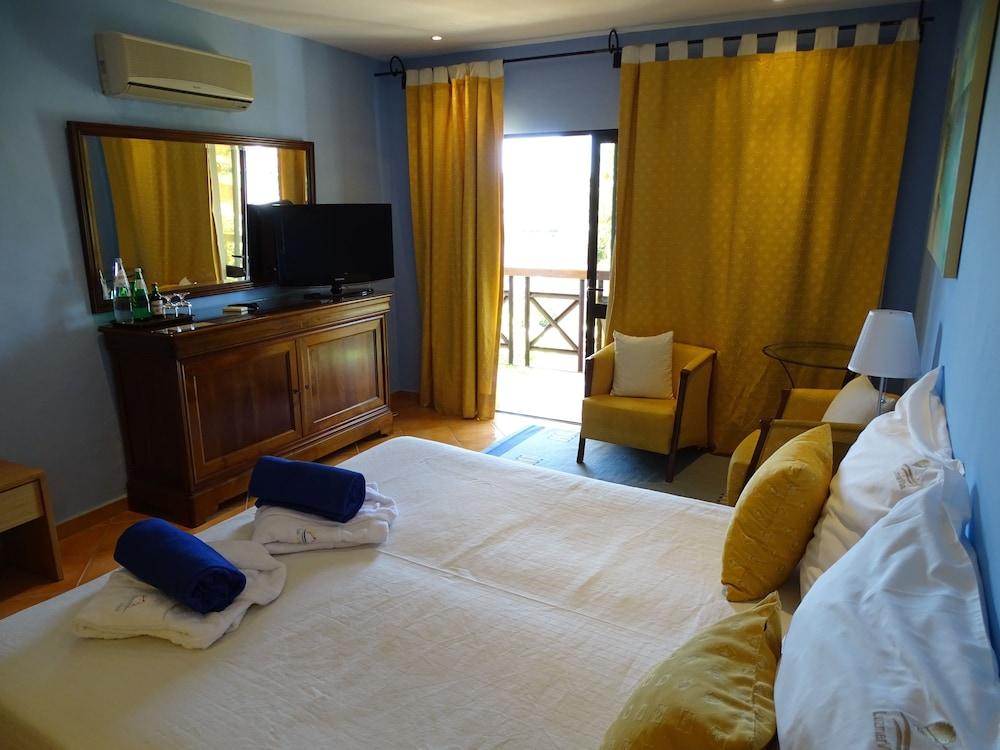 sembo-289390-233a2b-069629 Luzmar Villas