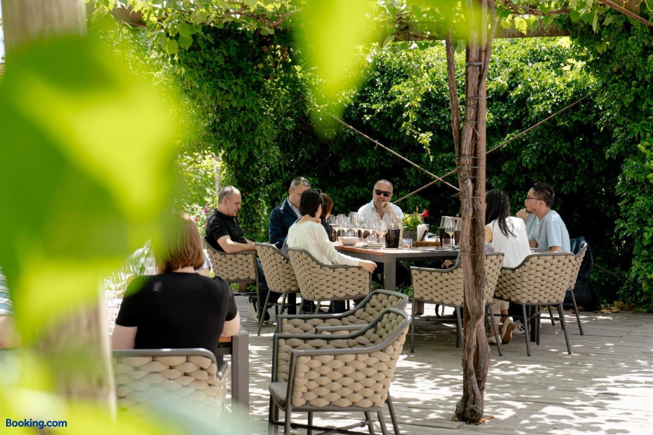 booking-1070737282-568751641-865833 Kracher Hotel Doppelzimmer - inklusive Pool