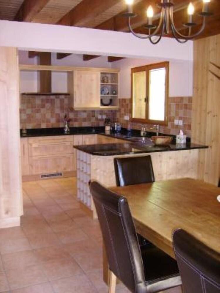 Luxury Detached Ski Chalet Rhône-Alpes - La Chapelle-d'Abondance visuel 2/5 Luxury Detached Ski Chalet Rhône-Alpes - La Chapelle-d'Abondance visuel 2/5