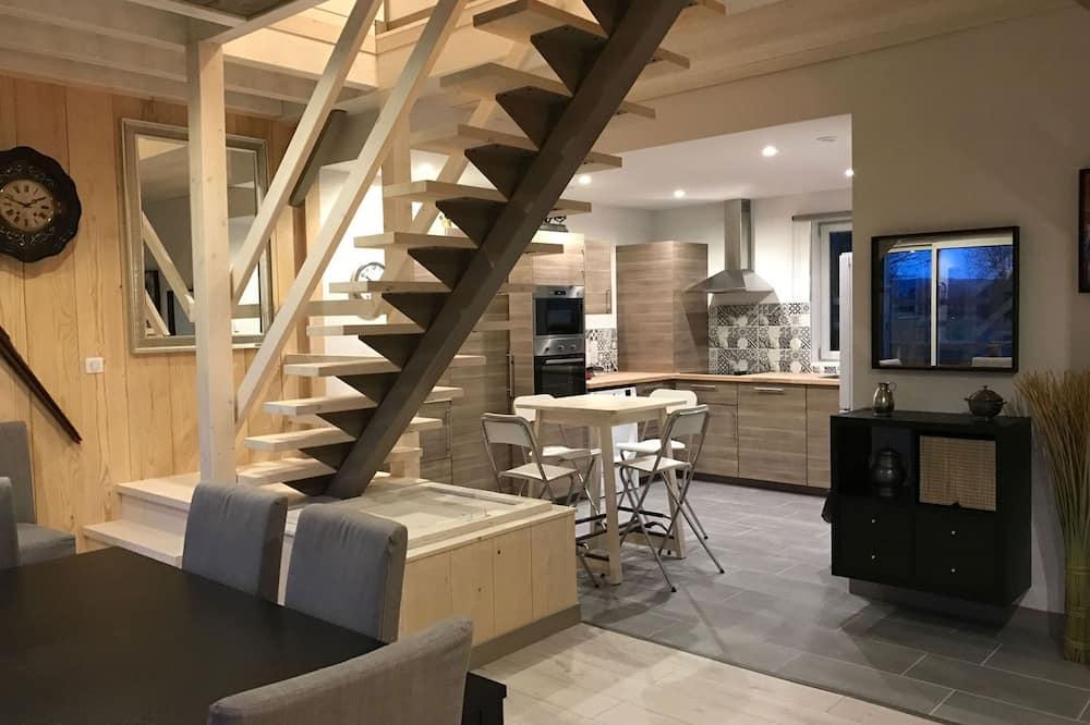 Cottage 6 to 8 people, House wood layout quality. Near lake Bcp of space Franche Comté - Doucier visuel 3/5 Cottage 6 to 8 people, House wood layout quality. Near lake Bcp of space Franche Comté - Doucier visuel 3/5