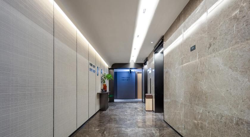 Atour Hotel Meizhou West Railway Station R&F Center