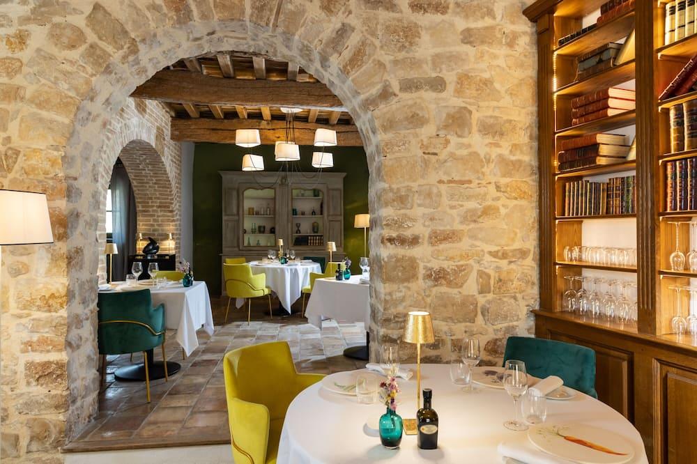 La Magdeleine Mathias Dandine - Provence-Alpes-Côte d'Azur - Tweeling visuel 2/5 La Magdeleine Mathias Dandine - Provence-Alpes-Côte d'Azur - Tweeling visuel 2/5