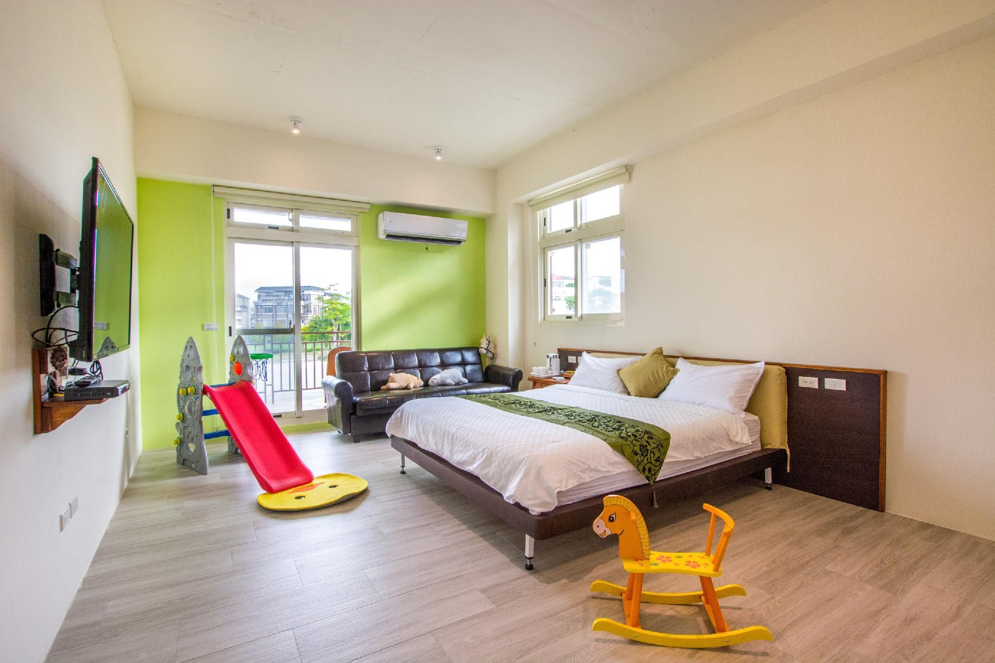 agoda-6259365-112454452-245949 Colorful Wooden Horse Homestay