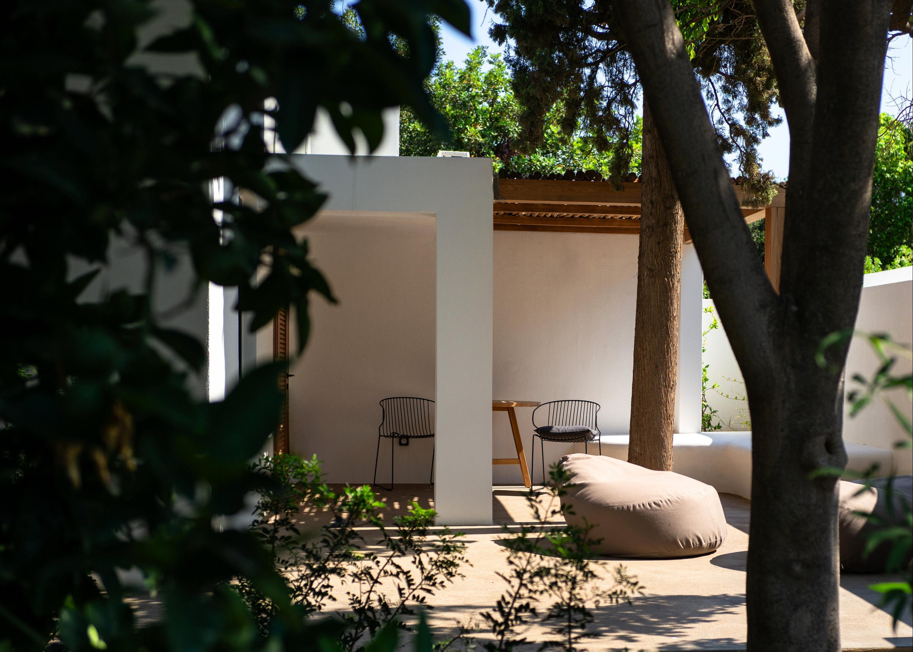 Minos Beach art hotel