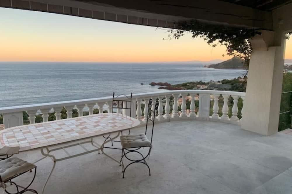 Exceptional Sea View Villa Saint Raphael 15 'walking From The Beach Provence-Alpes-Côte d'Azur - Saint-Raphaël visuel 2/5 Exceptional Sea View Villa Saint Raphael 15 'walking From The Beach Provence-Alpes-Côte d'Azur - Saint-Raphaël visuel 2/5