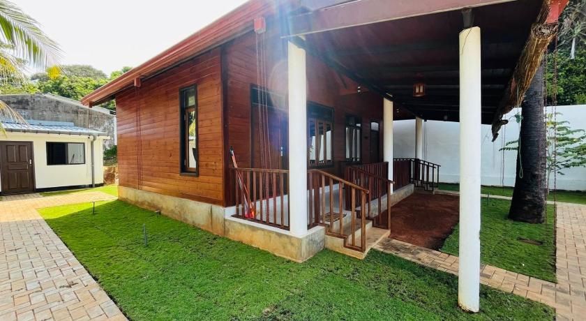 Janas Blue Water Corner