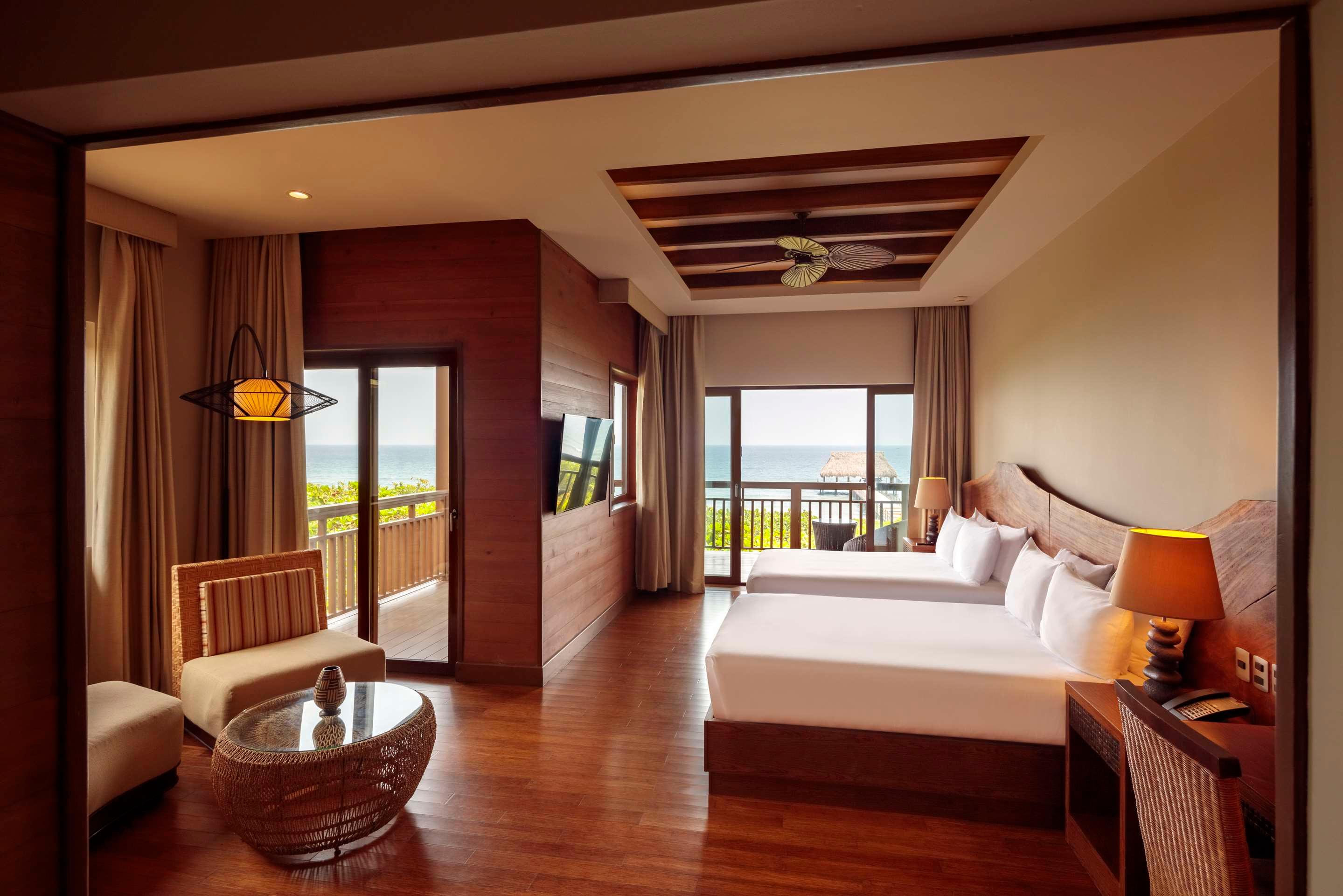ice-2058707-108234620-942248 Indura Beach & Golf Resort Curio Collection By Hilton