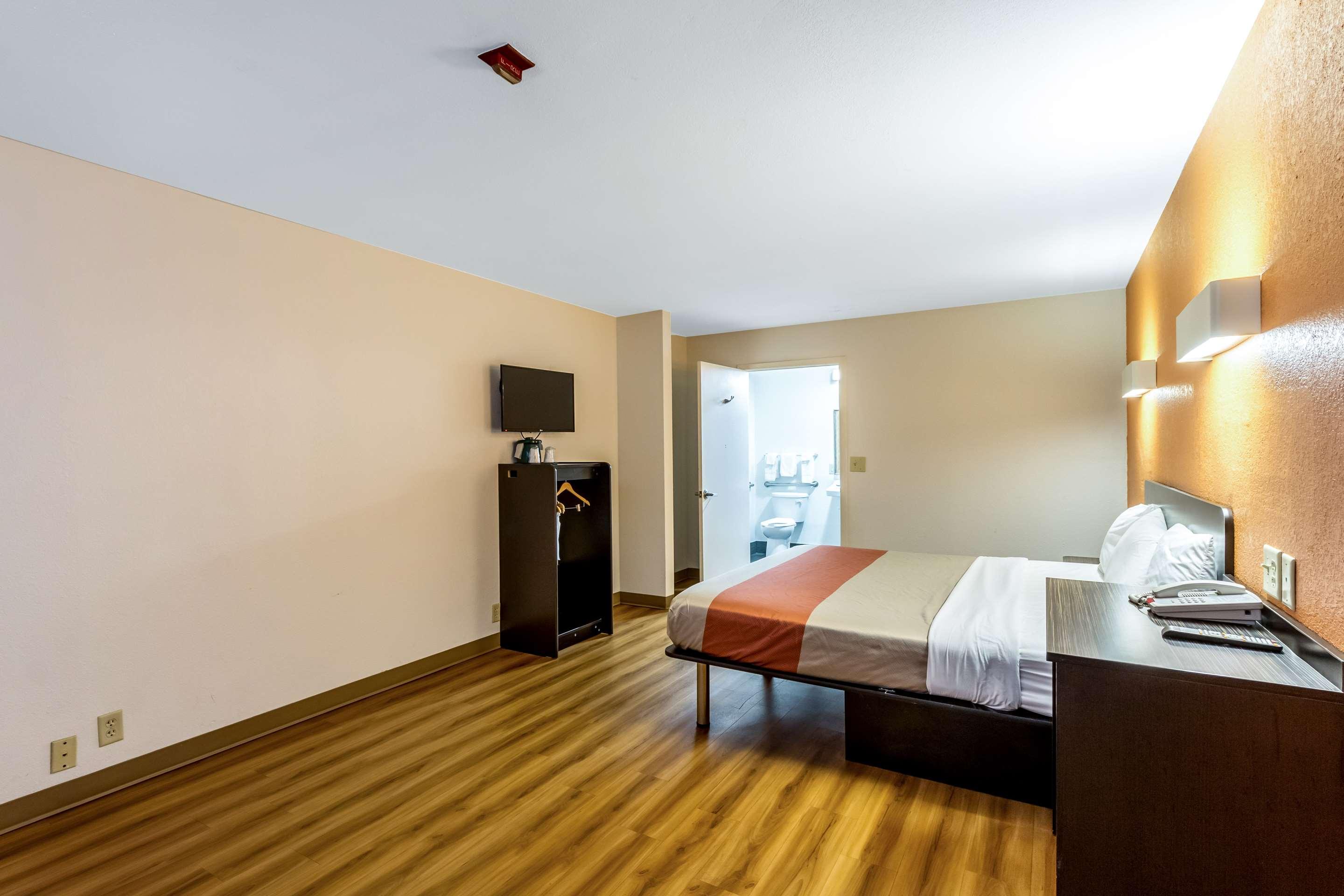 Motel 6 San Antonio - South WW White Road $58 ($̶8̶4̶). San Antonio