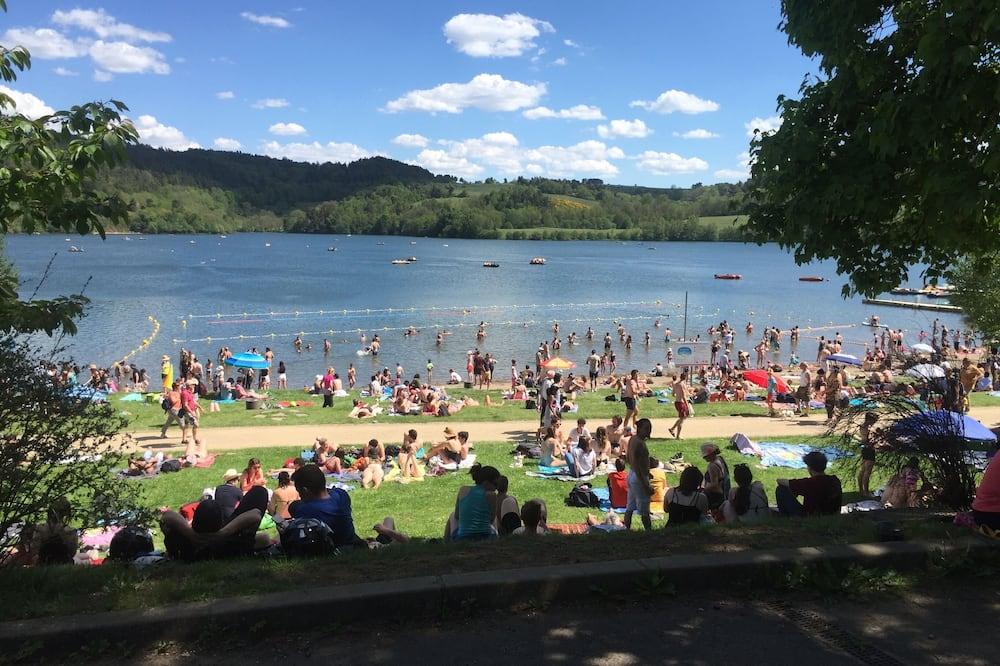Villa, View, Volcano Park, Beach, Sailing, Skiing, Mountain Biking, Activities Auvergne - Aydat visuel 2/5 Villa, View, Volcano Park, Beach, Sailing, Skiing, Mountain Biking, Activities Auvergne - Aydat visuel 2/5