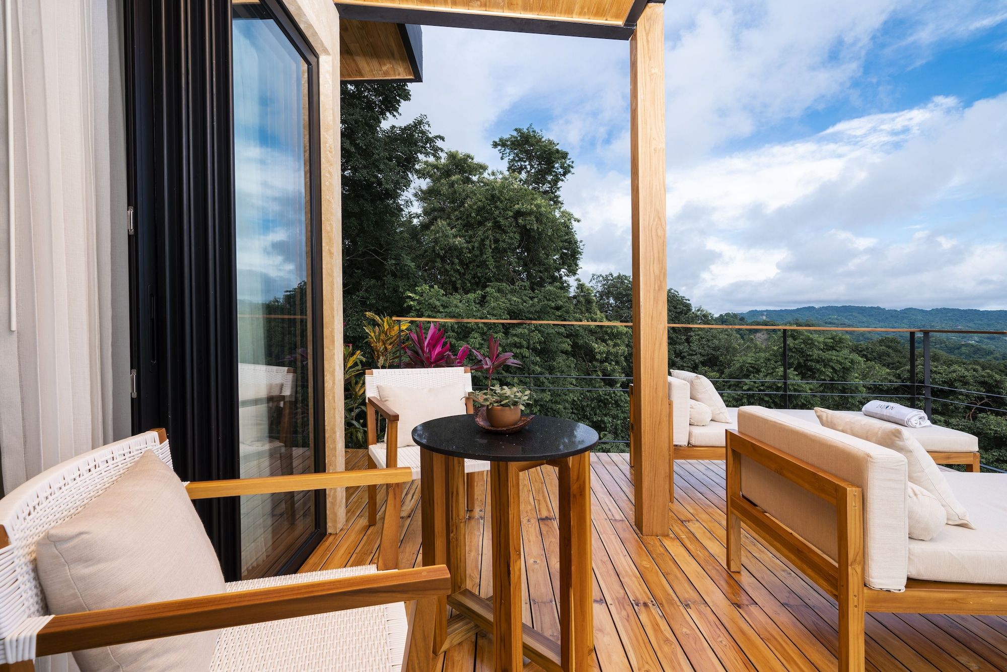 LALOON Luxury Suites - Adults Only