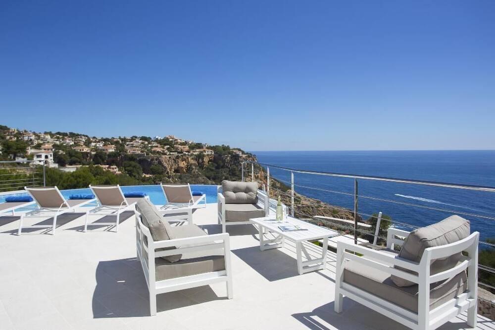Modern and luxury villa with private pool in Javea, on the Costa Blanca, Spain for 4 persons Kust van Valencia - Javea visuel 4/5 Modern and luxury villa with private pool in Javea, on the Costa Blanca, Spain for 4 persons Kust van Valencia - Javea visuel 4/5