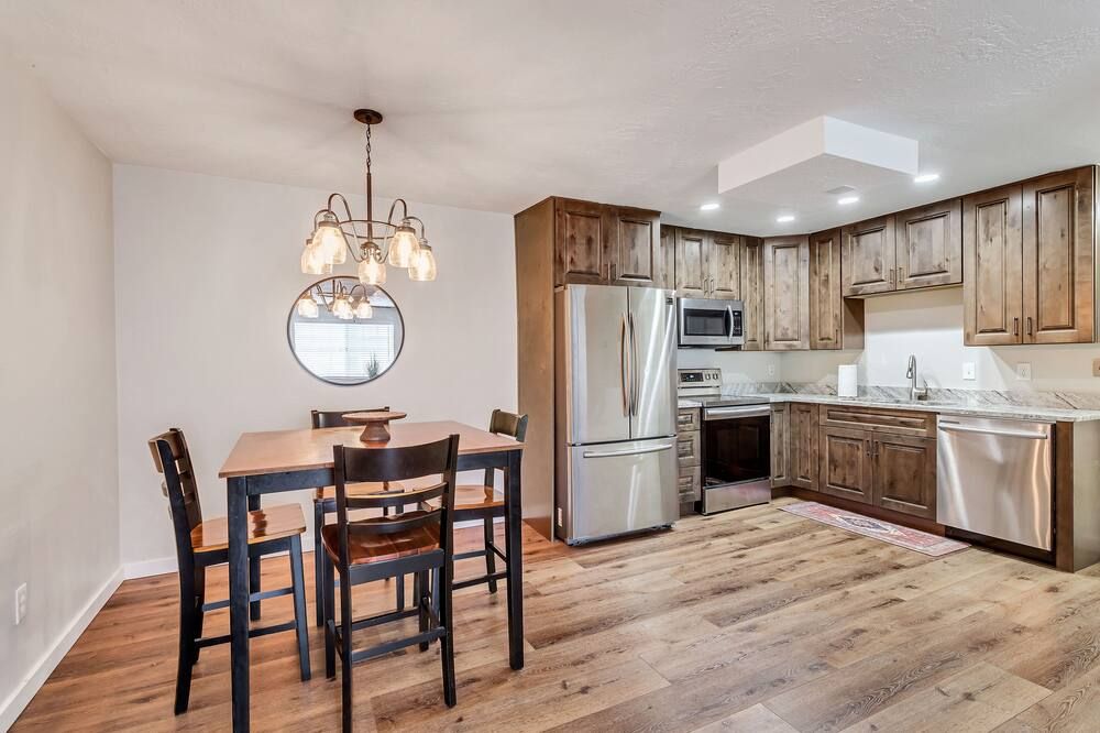 Downtown Orem Condo/ 30 Minutes to Sundance Resort/ 5 Minutes to UVU