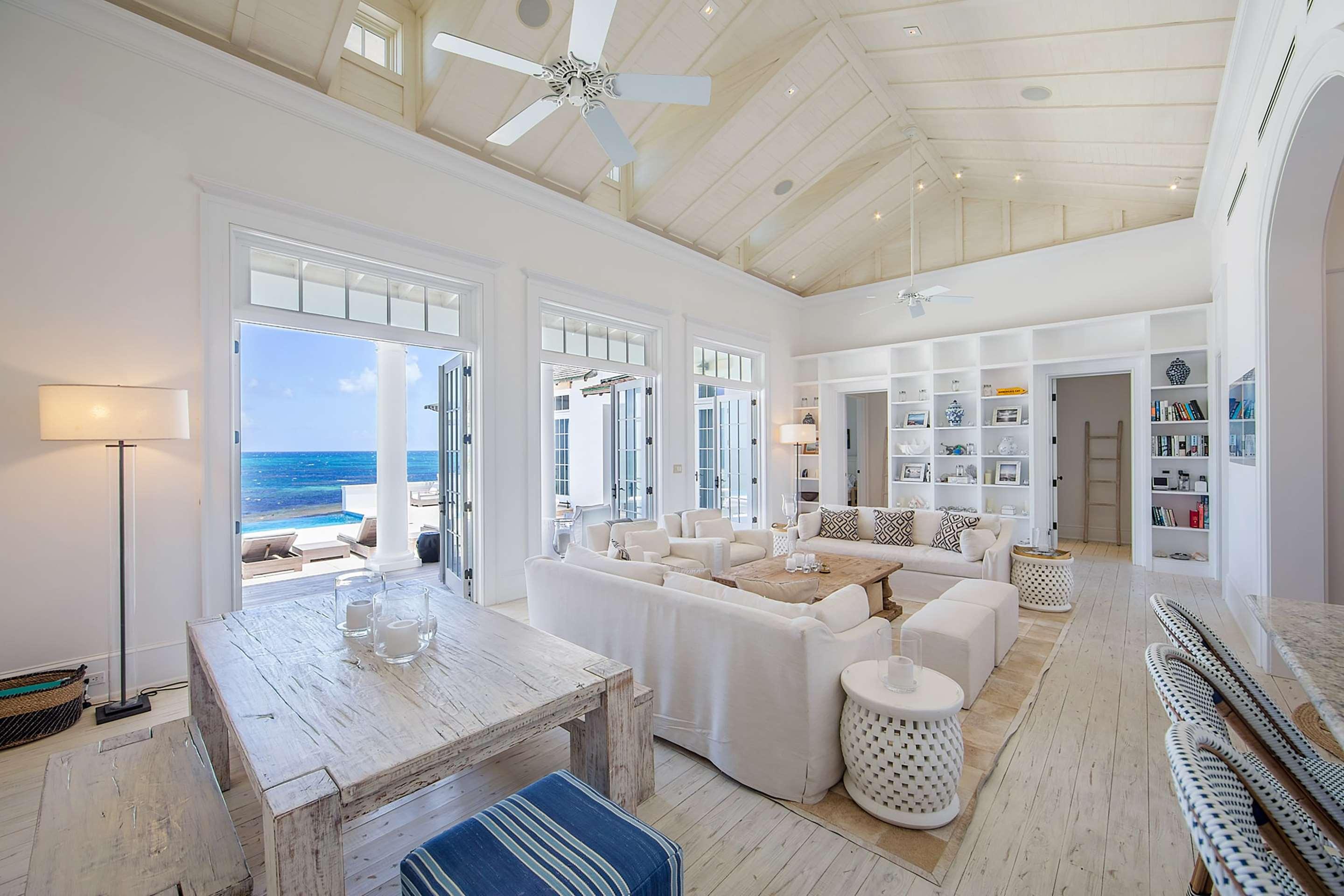 ice-4592231-107641856-452474 The Ambergis Cay