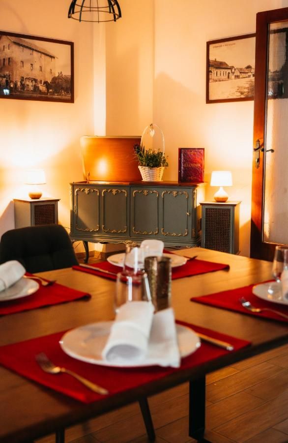 Pansion Mihića dvori