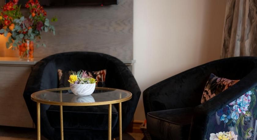 Wineport Lodge