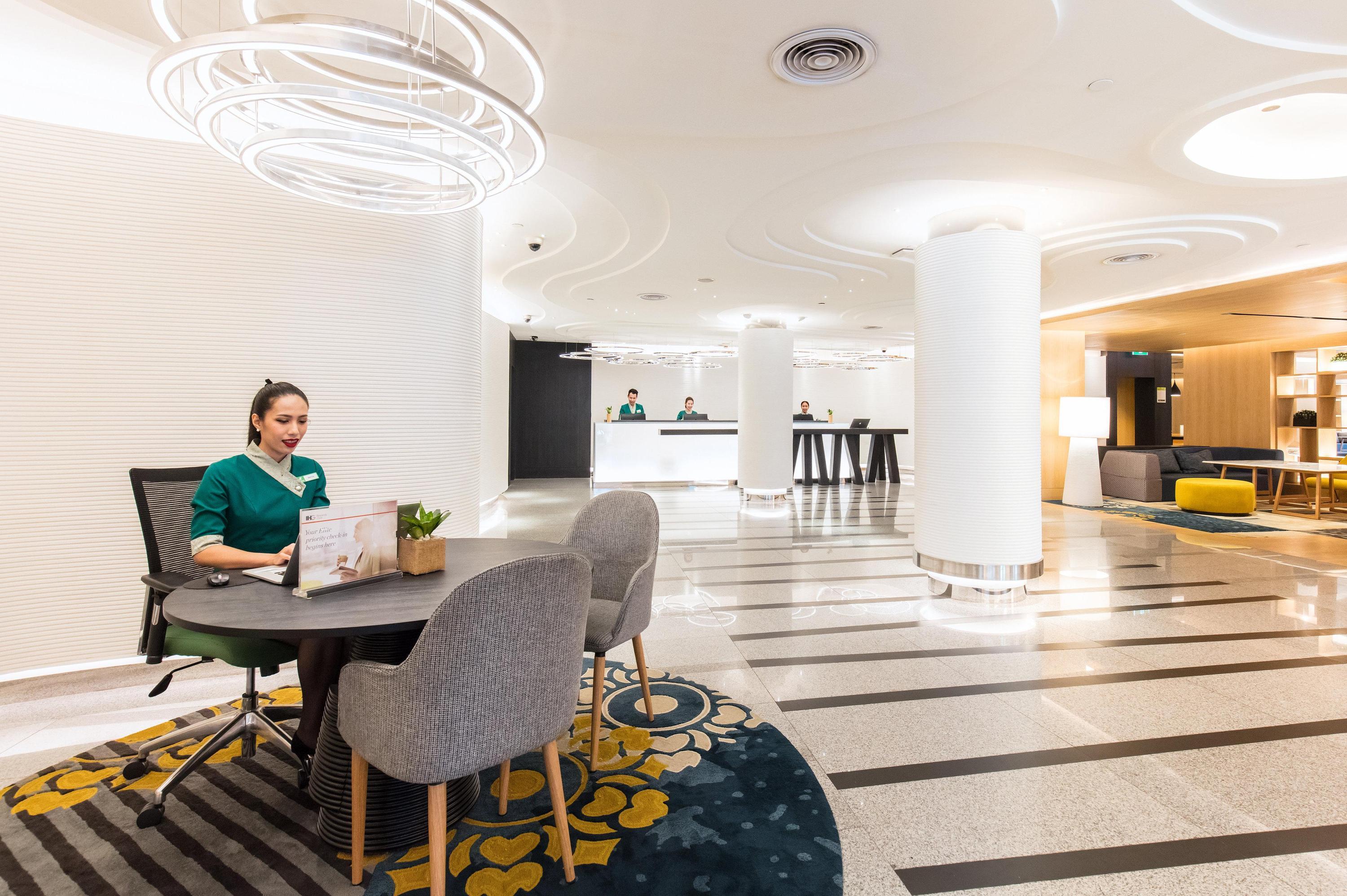 sembo-35285-e1a691-127258 Holiday Inn Bangkok