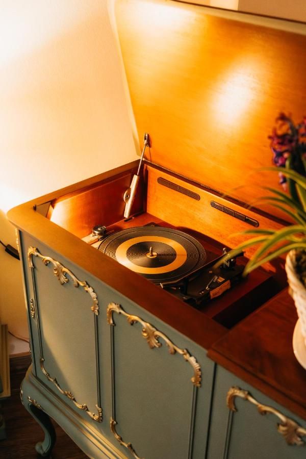 Pansion Mihića dvori