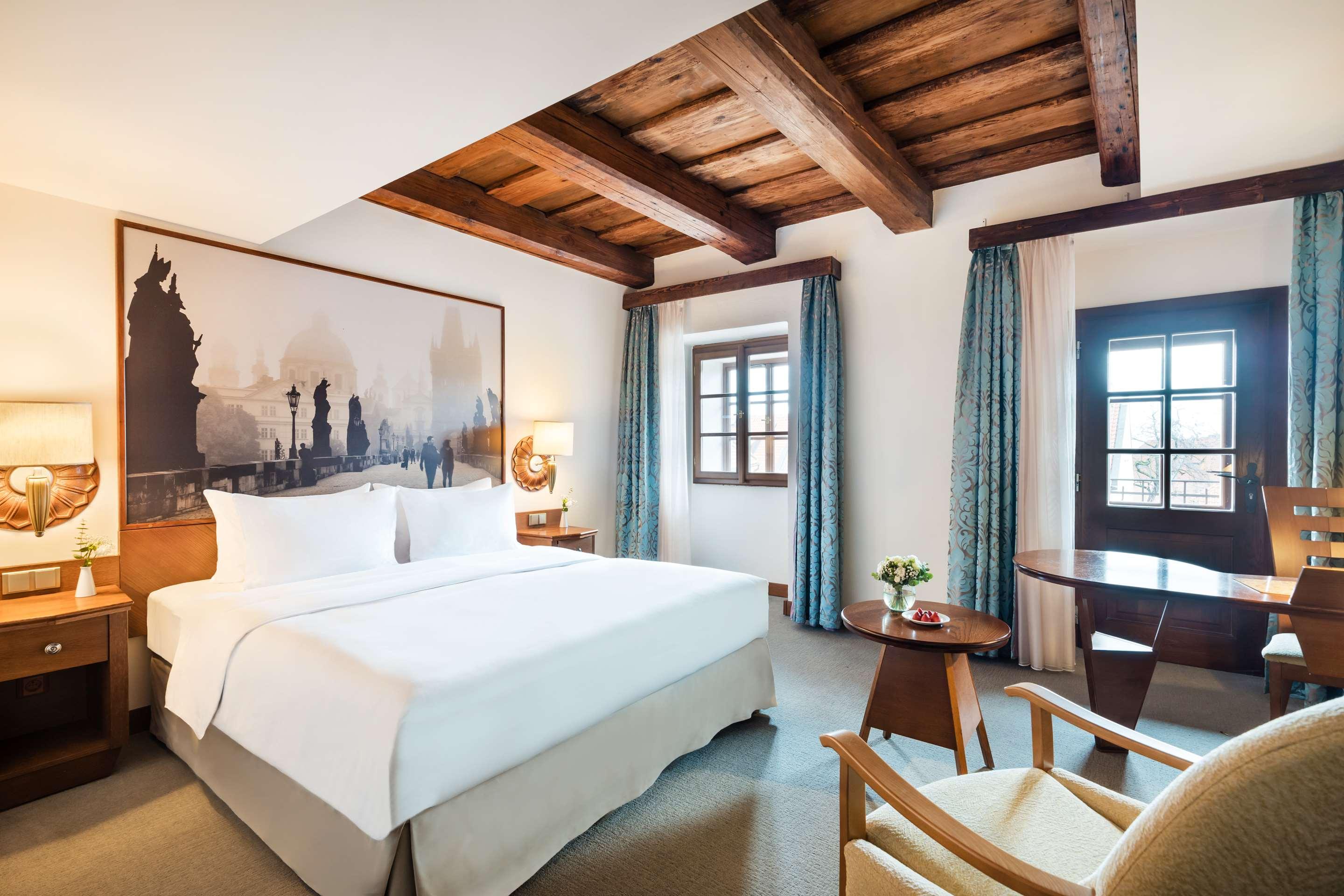 ice-679788-106296430-183622 Lindner Hotel Prague Castle