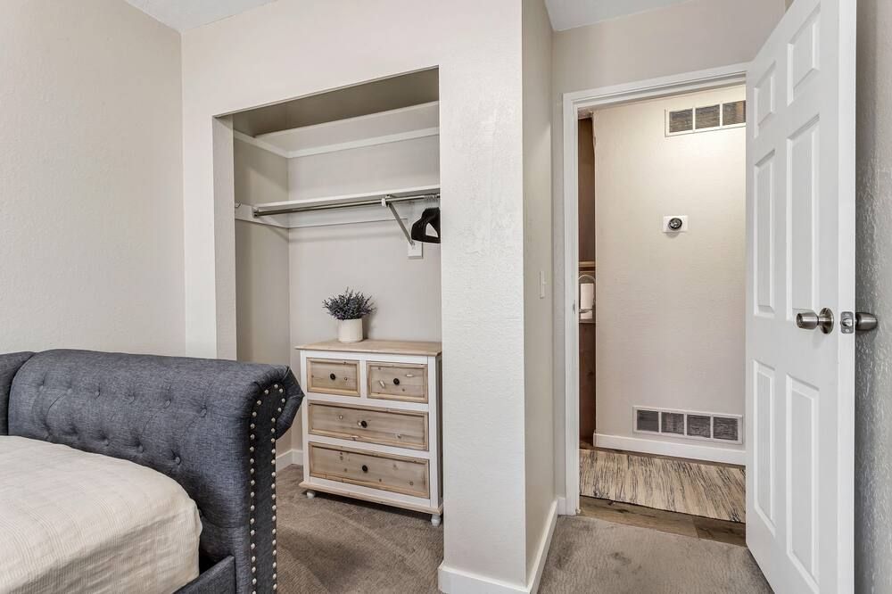 Downtown Orem Condo/ 30 Minutes to Sundance Resort/ 5 Minutes to UVU