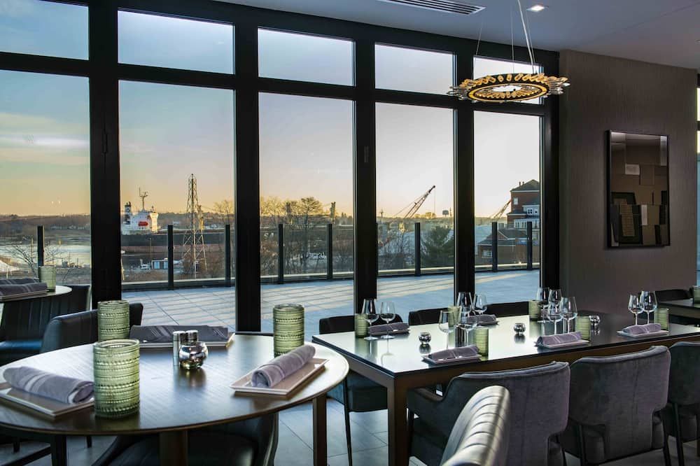 AC Hotel by Marriott Portsmouth Downtown/Waterfront
