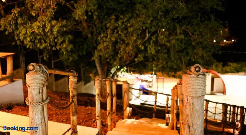 booking-1070851855-525683398-497387 Hotel Don Bululo Camping Lodge