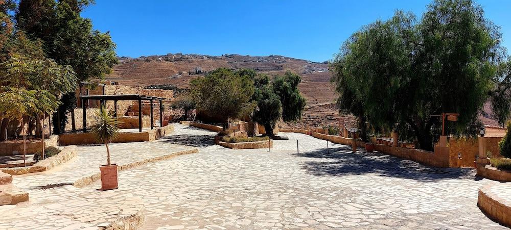 sembo-95733-f59020-389882 Hayat Zaman Hotel And Resort Petra