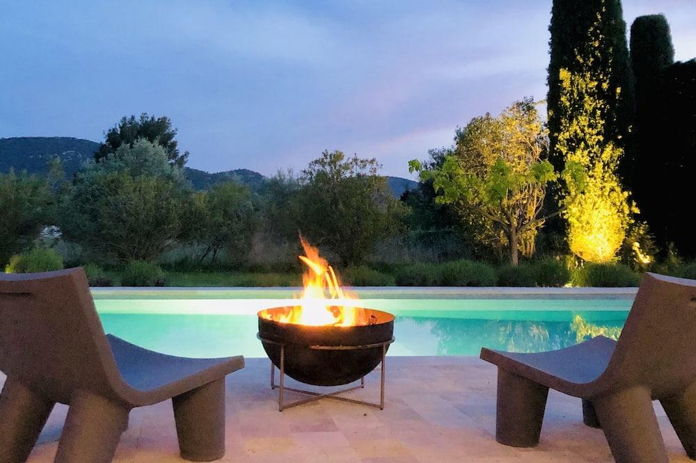 Authentic Family Home For A Successful Vacation In A Peaceful Setting Provence-Alpes-Côte d'Azur - Tweeling visuel 4/5 Authentic Family Home For A Successful Vacation In A Peaceful Setting Provence-Alpes-Côte d'Azur - Tweeling visuel 4/5