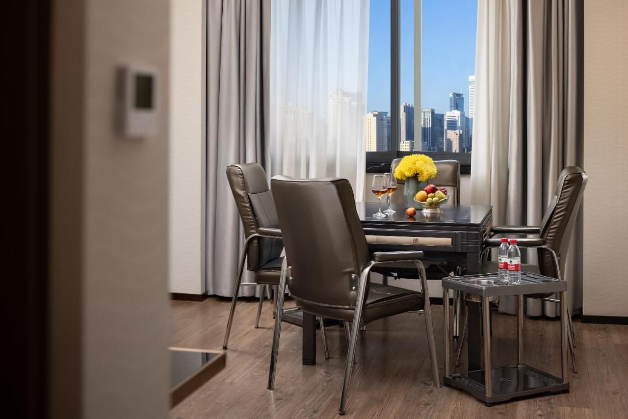 Anya Hotel -Next to Jiefang West Bar Street 2 minutes to the subway station free coffee free laundry free gym, huge windows