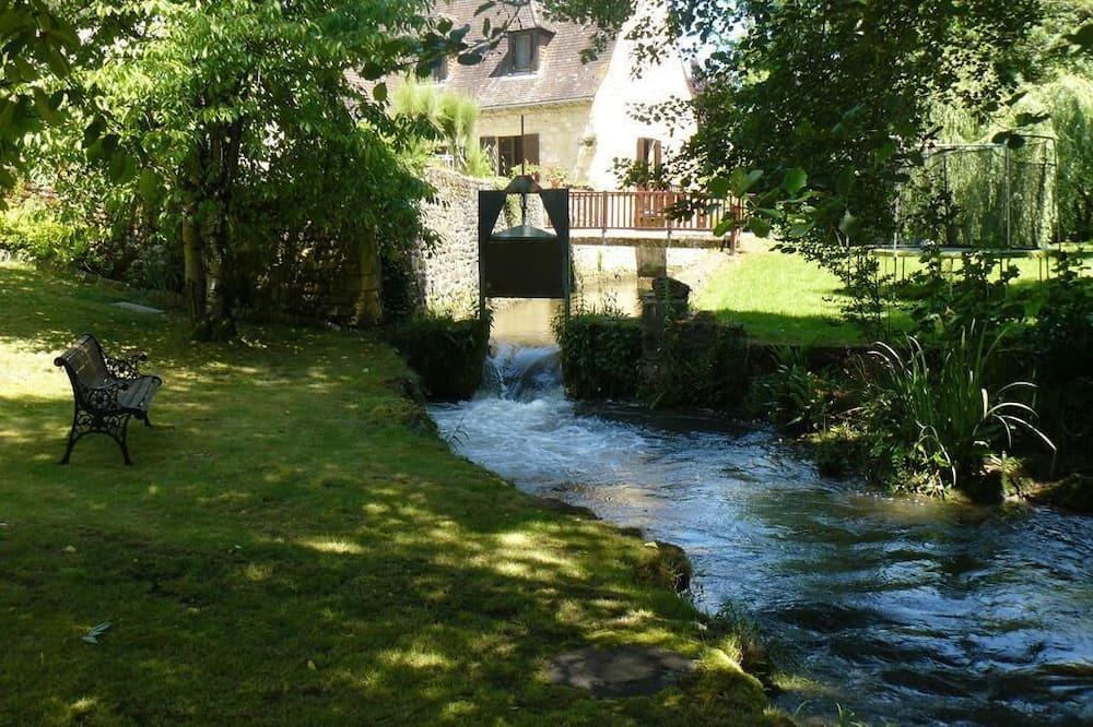 Gîte-Standard-Ensuite with Shower-Garden View Poitou-Charentes - Sireuil visuel 4/5 Gîte-Standard-Ensuite with Shower-Garden View Poitou-Charentes - Sireuil visuel 4/5