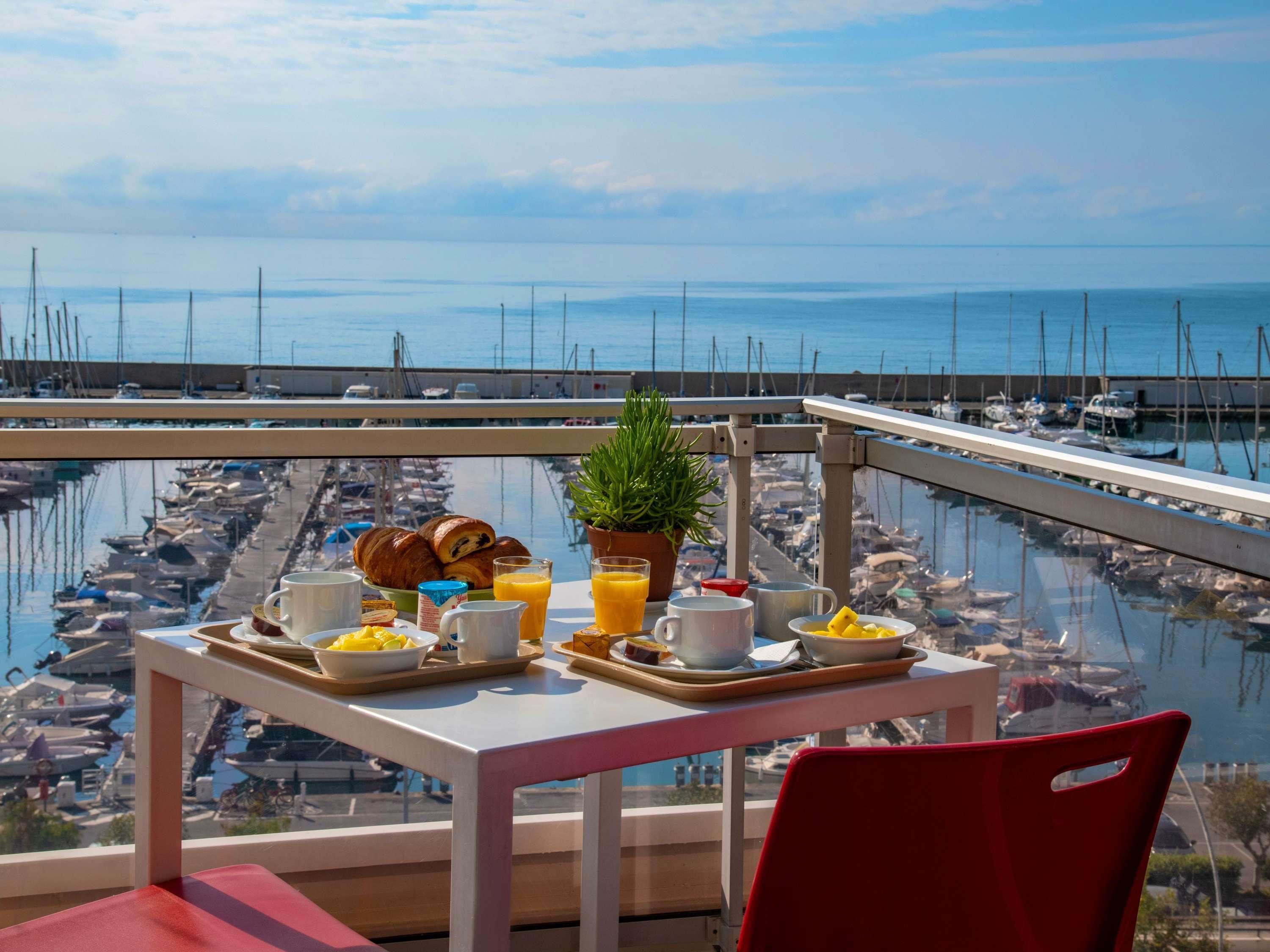 Riviera Ligure Hotels: Compare Hotels in Riviera Ligure from $24/night on  KAYAK, image size:3000x2250